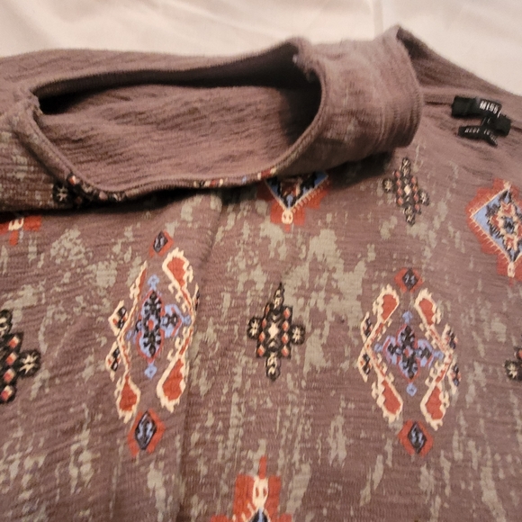 Miss Me Cold Shoulder Top - Picture 3 of 3